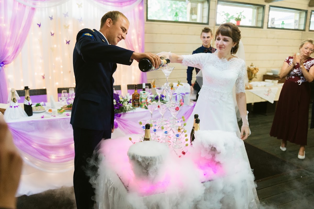 ПИРАМИДА ИЗ ШАМПАНСКОГО