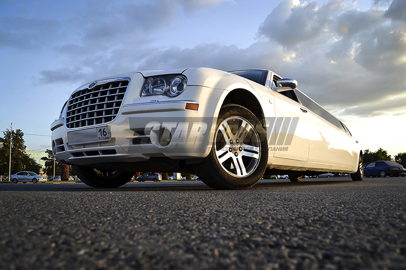 Chrysler 300C (10 мест) — кадр 2 из 9