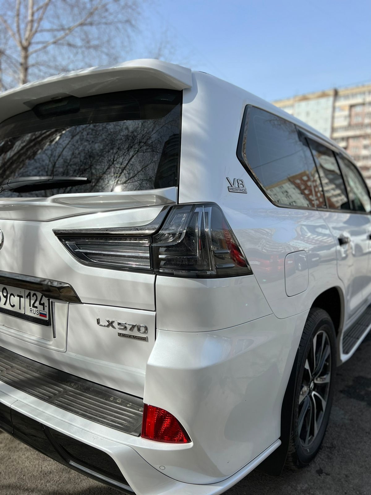 Лексус 570, рестайл — кадр 4 из 6