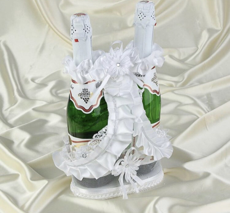 Корзины и костюмы для шампанского
