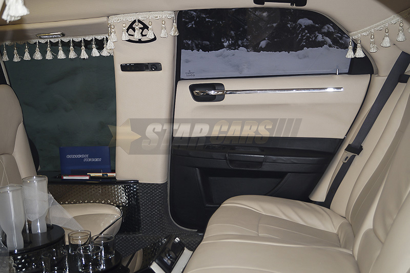 Минилим Chrysler 300C VIP (6 мест)