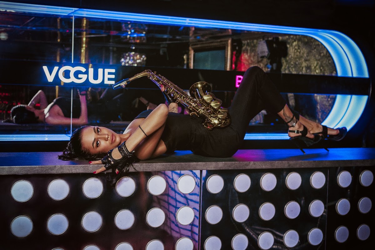 GOLD SAXOPHONE -ADELE