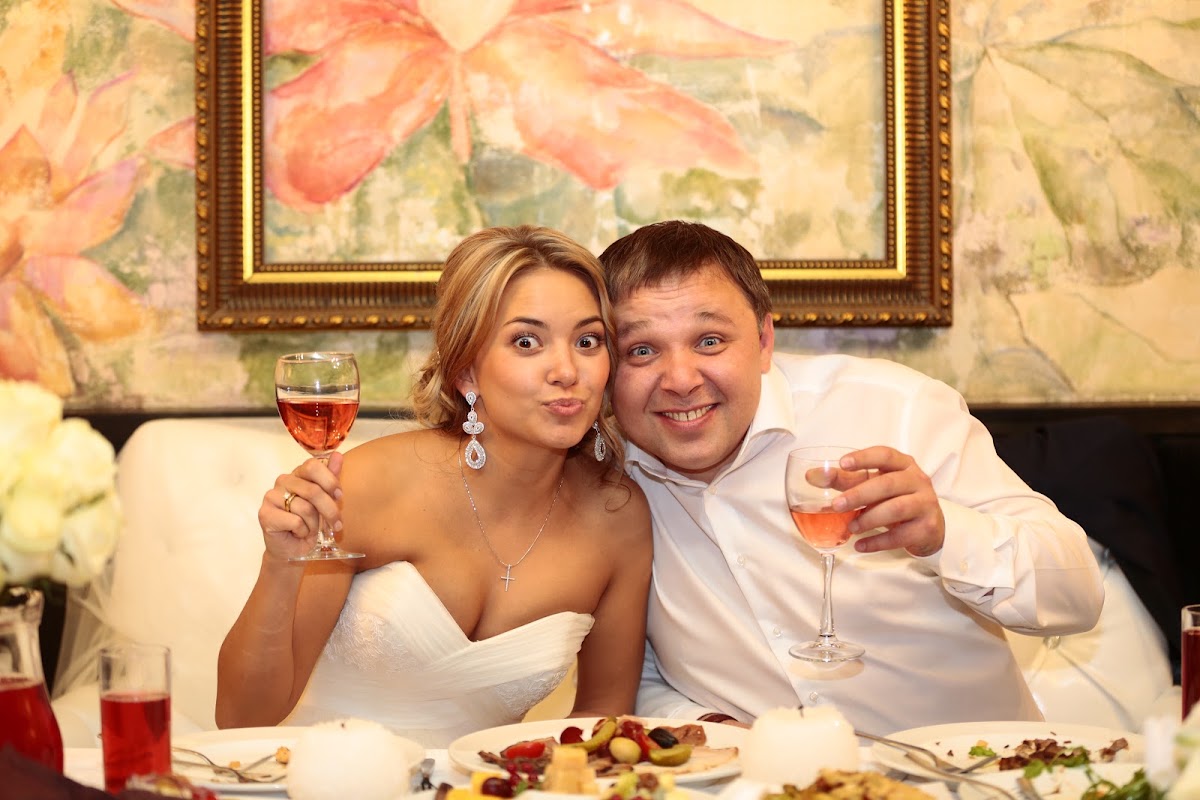 На вопрос кто платит за банкет, молодожены отвечали:
