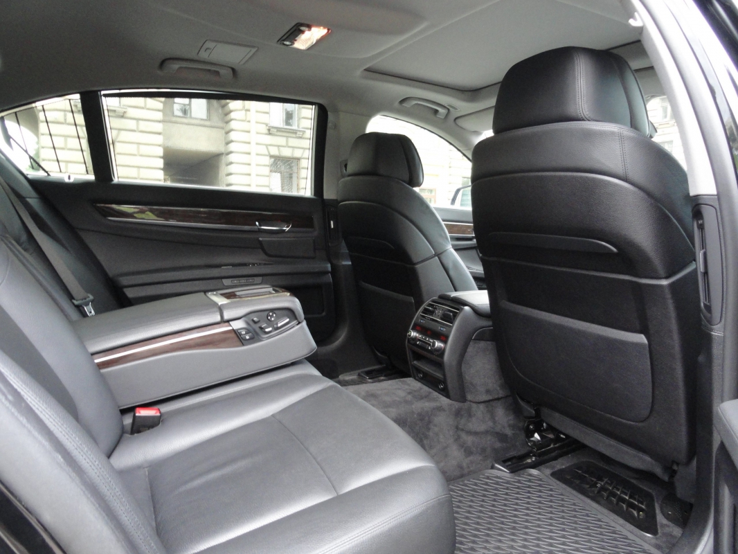 BMW 7-series — кадр 2 из 2