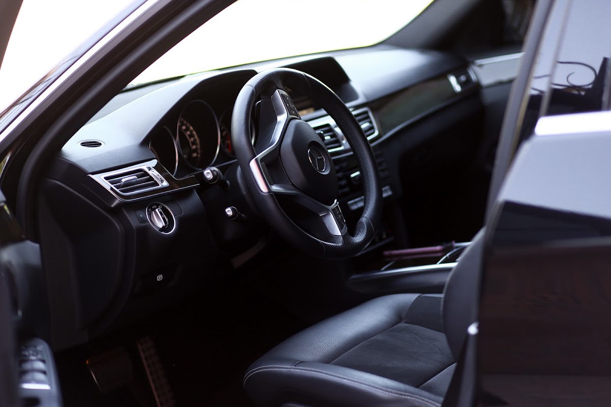 Mercedes E 200 — кадр 2 из 2