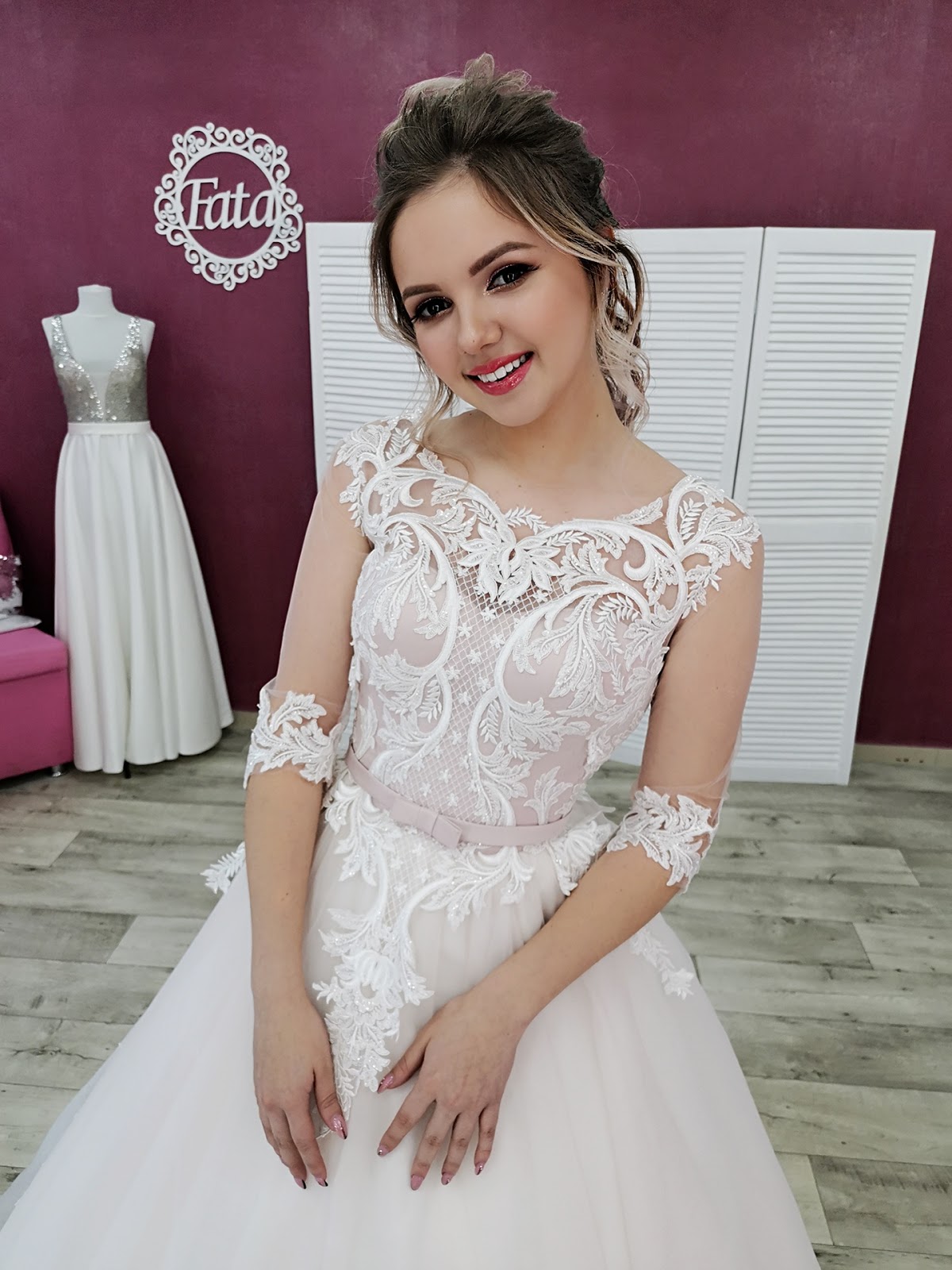 Свадебное платье — кадр 2 из 2