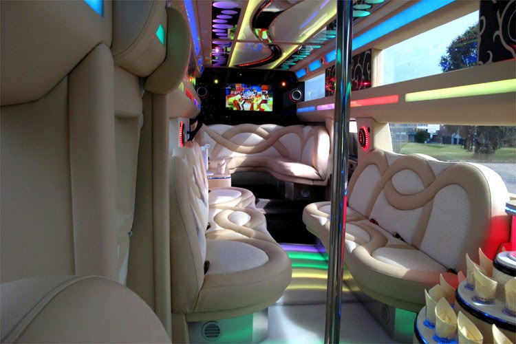 Hummer H2 Mega Bus