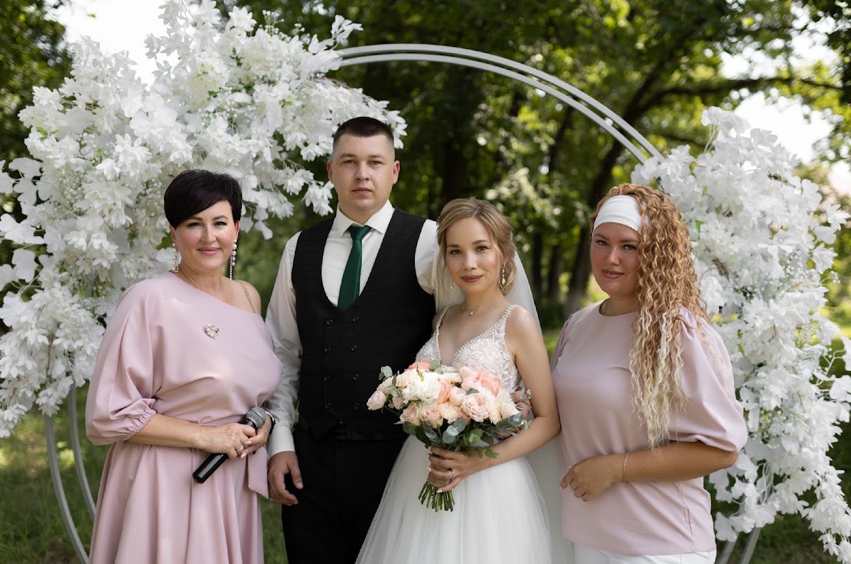 Фото с молодожёнами