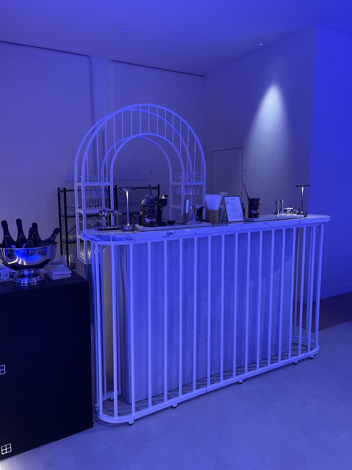 Levis Bar, коктейльный сервис