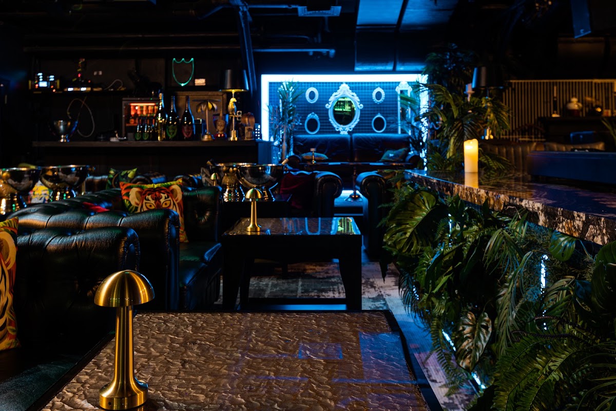 Monkey Lounge & Bar