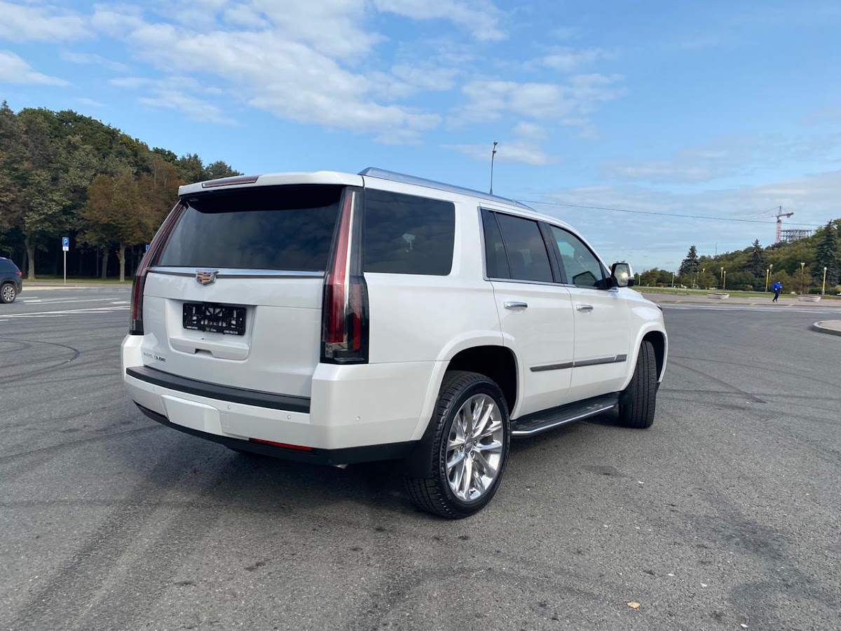 Cadillac Escalade 4 — кадр 3 из 8