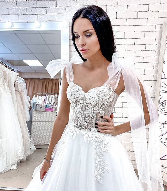 Свадебное платье — кадр 2 из 3