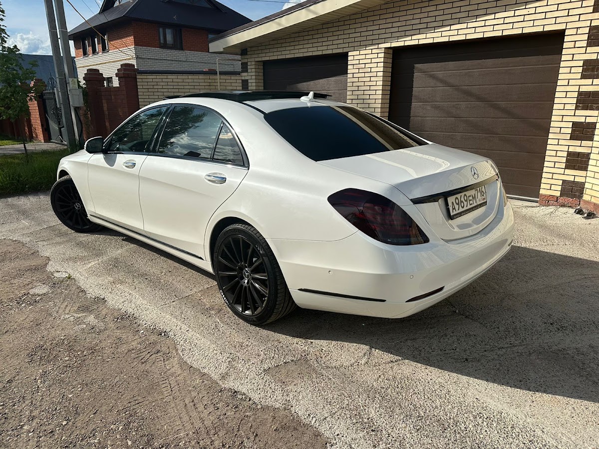 Mercedes-Benz W222 white