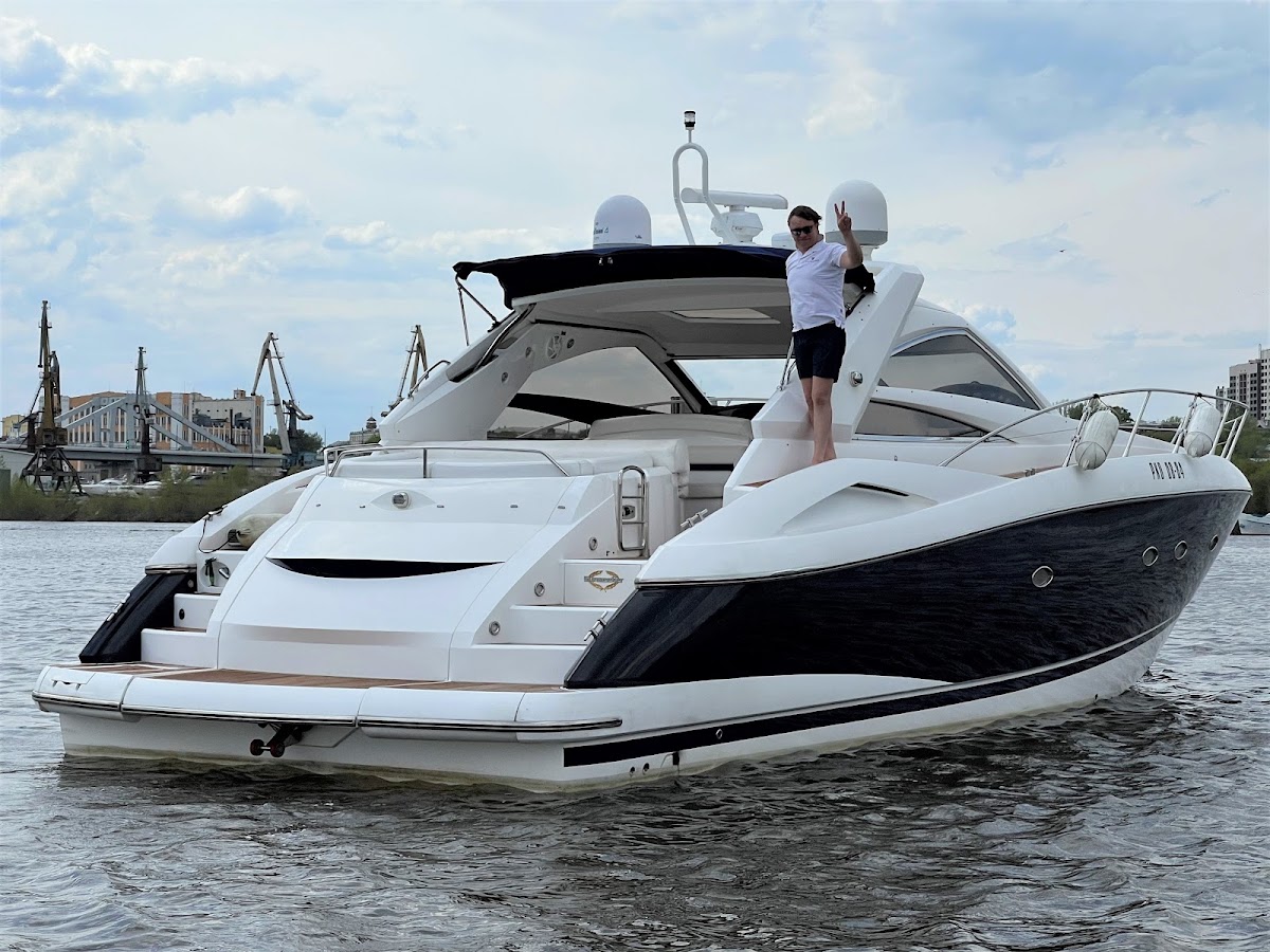 Яхта "Sunseeker Portofino 53"