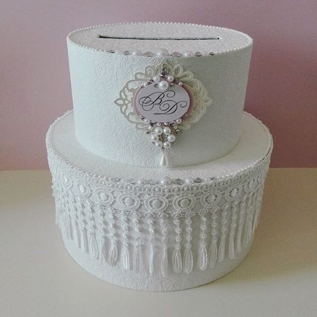 Быки,бокалы ,подушечки ,свечи, коробки и разная полиграфия ,приглосы
