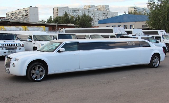 Chrysler 300C Rolls-Royce Style — кадр 2 из 6