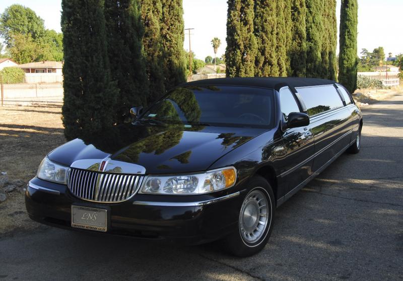 Lincoln Town Car — кадр 2 из 5