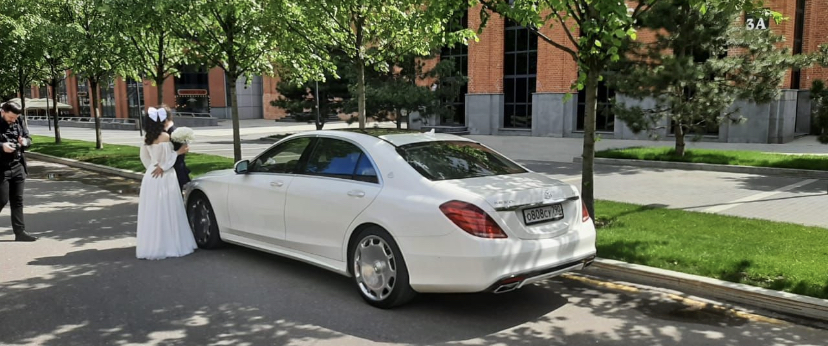 Maybach S500 белого цвета — кадр 4 из 7