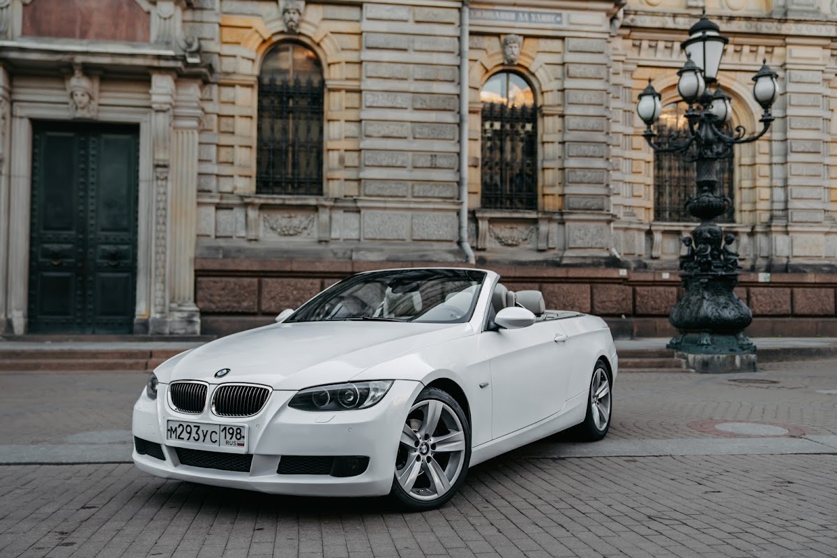 Кабриолет BMW белый салон