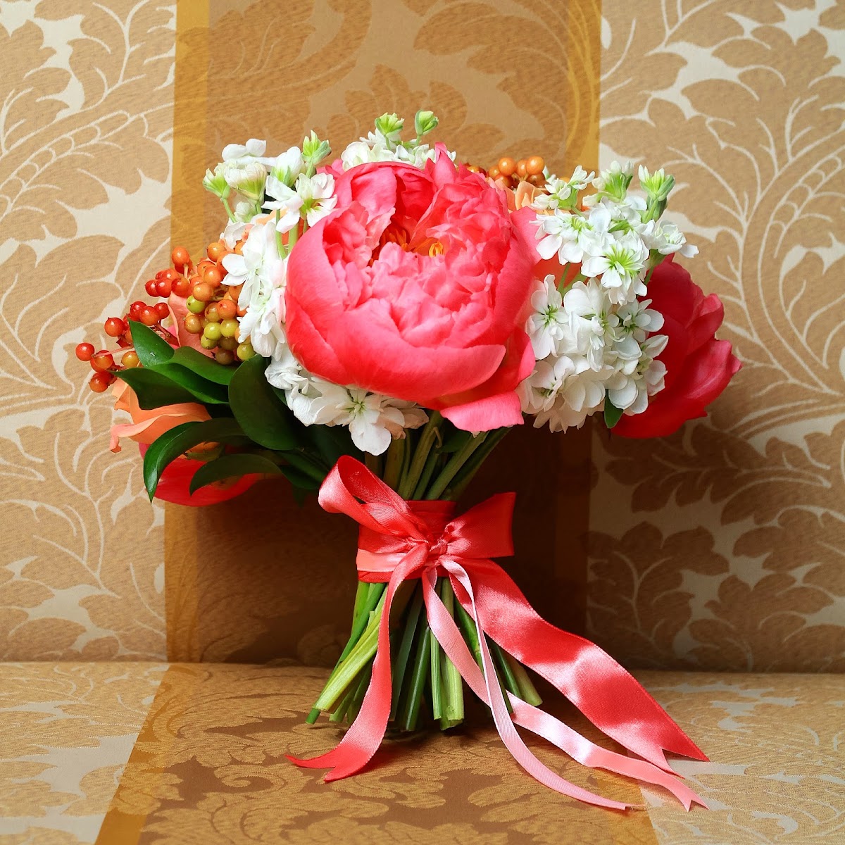 Флористика (букеты, бутоньерки, композиции)