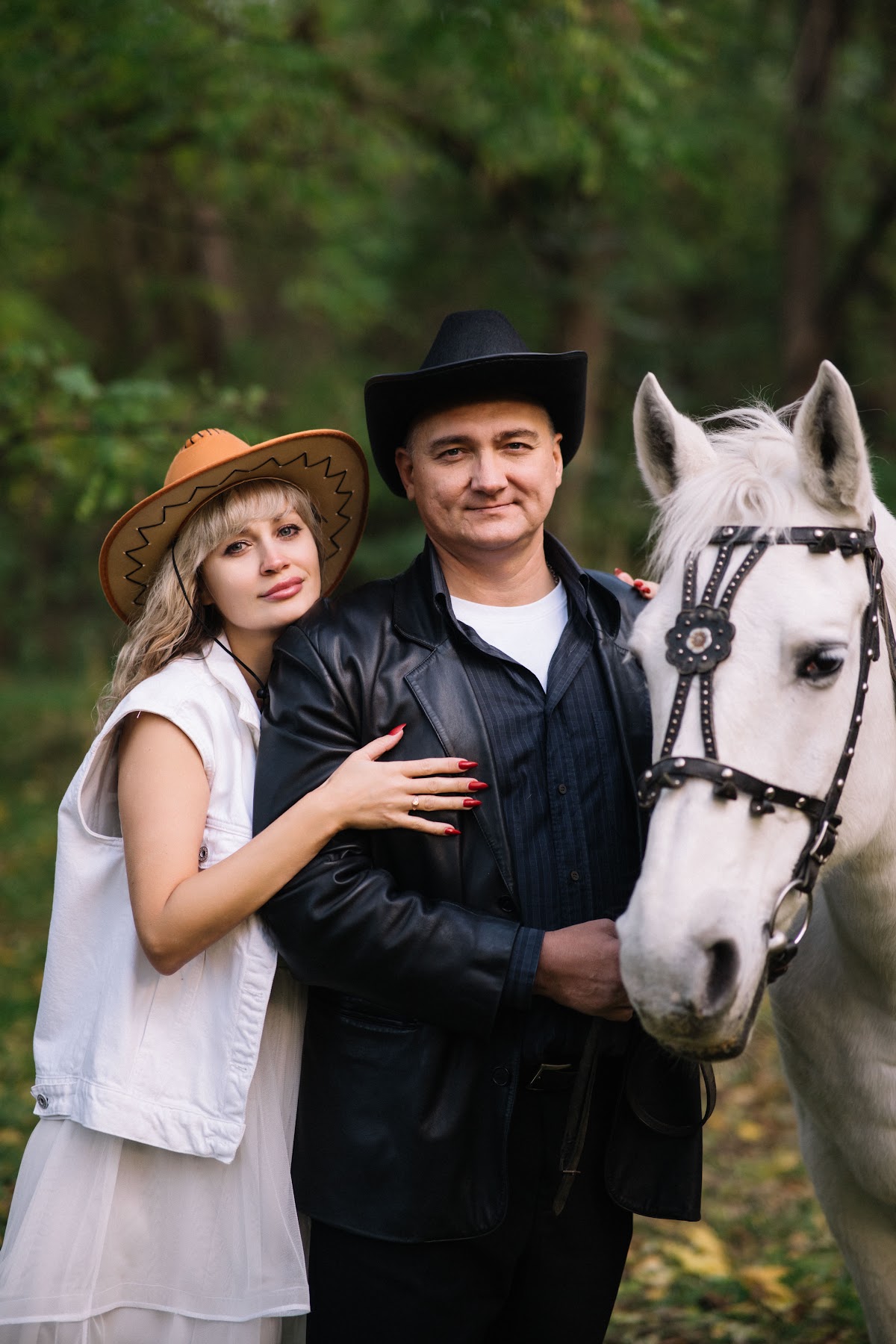 Love story с лошадью в лесу