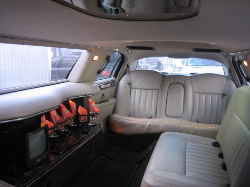 Lincoln Town Car — кадр 2 из 2