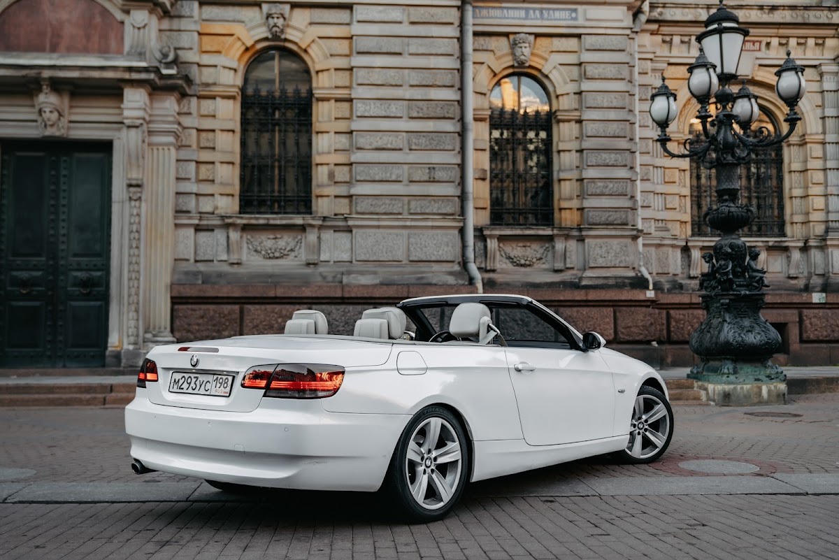 Кабриолет BMW белый салон