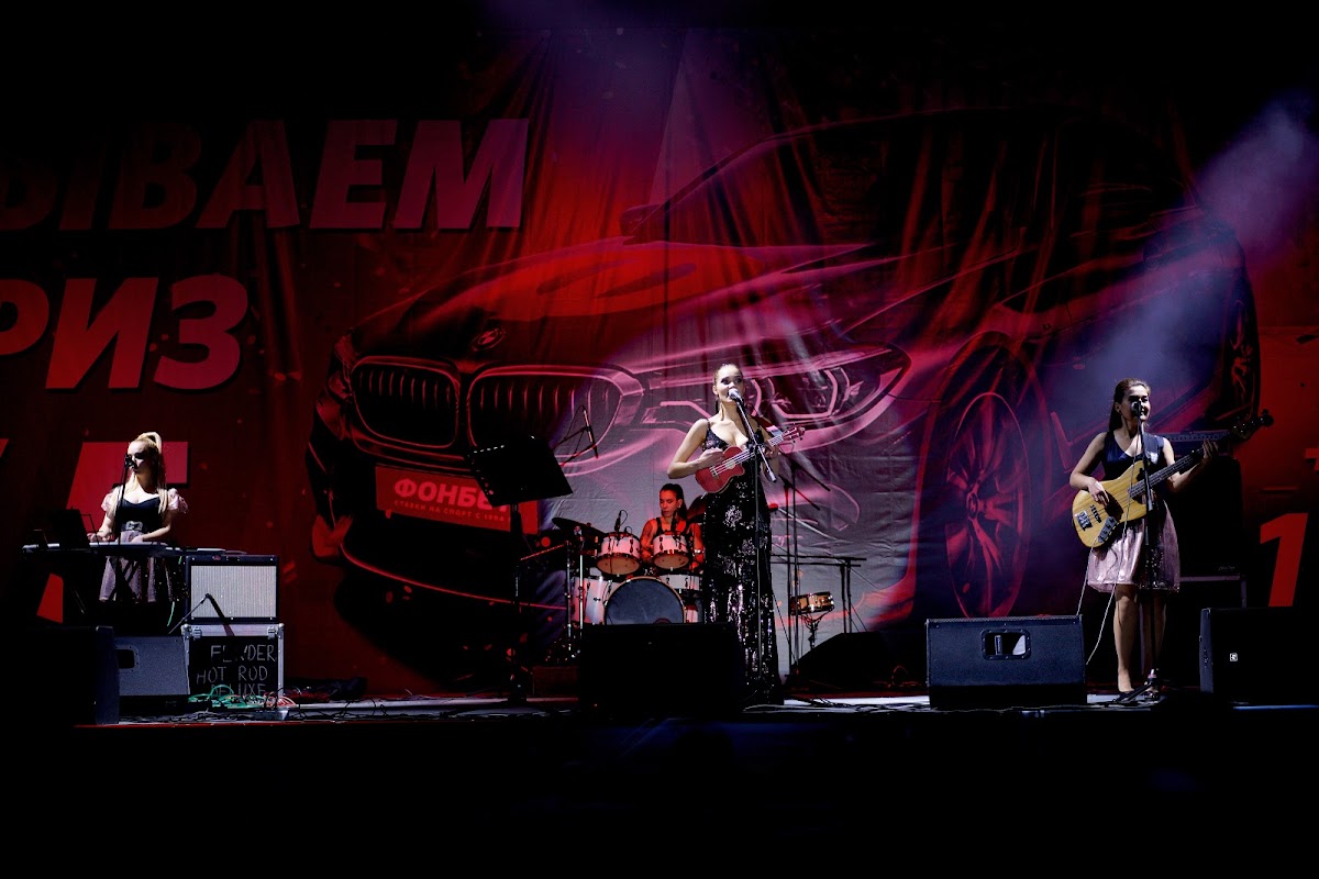 DRAMAQUEEN girls band