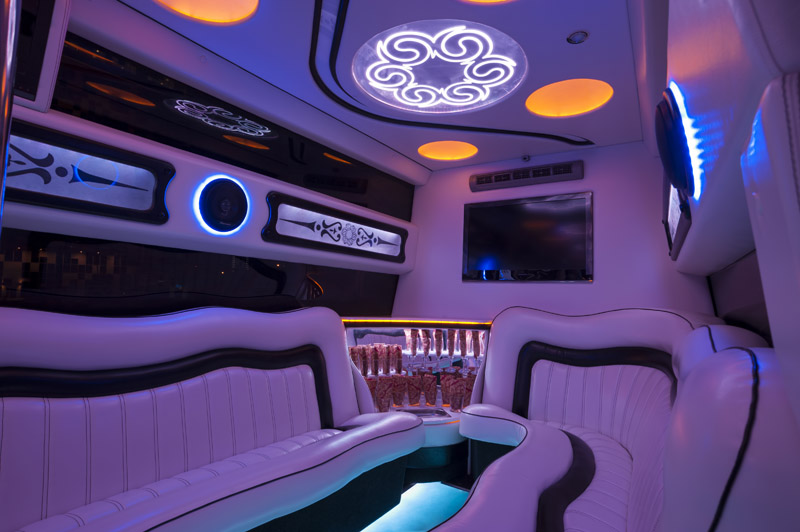 Хаммер H2 MEGA BUS