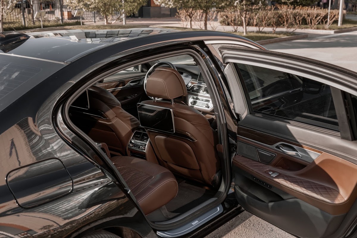 BMW 7 long series — кадр 5 из 7