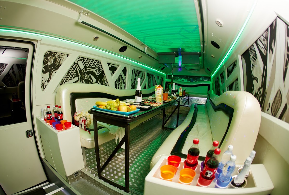 Crazy Party Bus — кадр 5 из 5