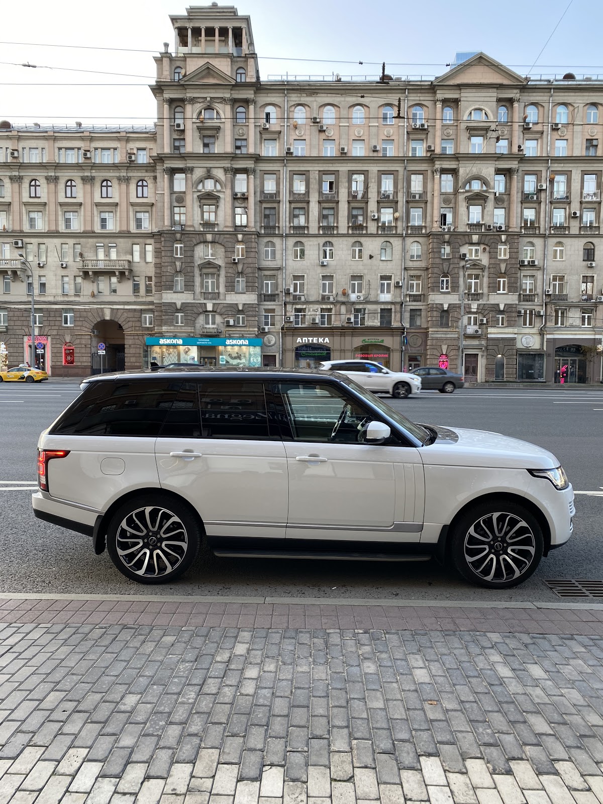 Белый Range Rover Vogue
