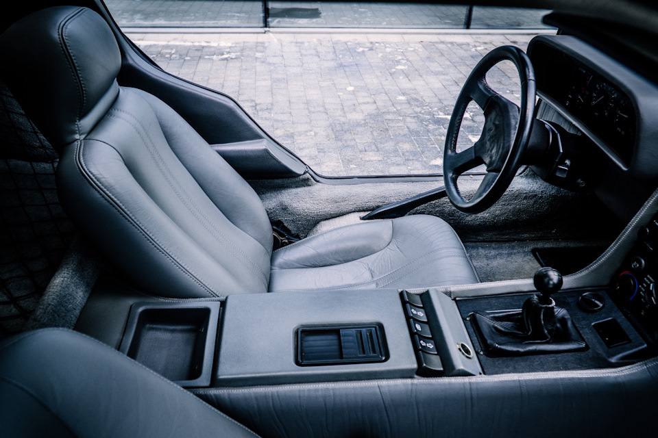 DMC-12 DeLorean