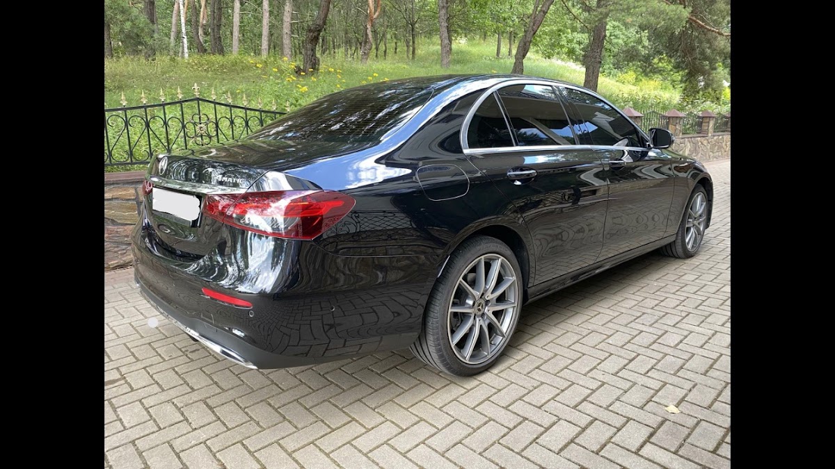 Mercedes-Benz E класс 2022 черный