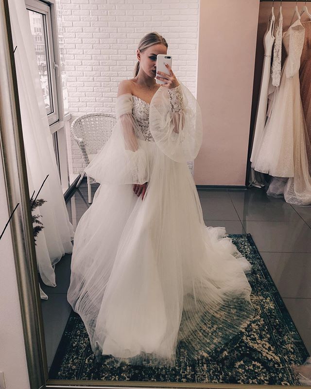 Свадебное платье — кадр 2 из 3