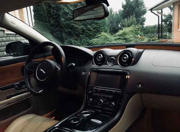 Jaguar XJ
