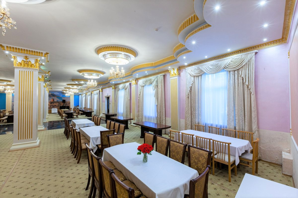 Основной зал