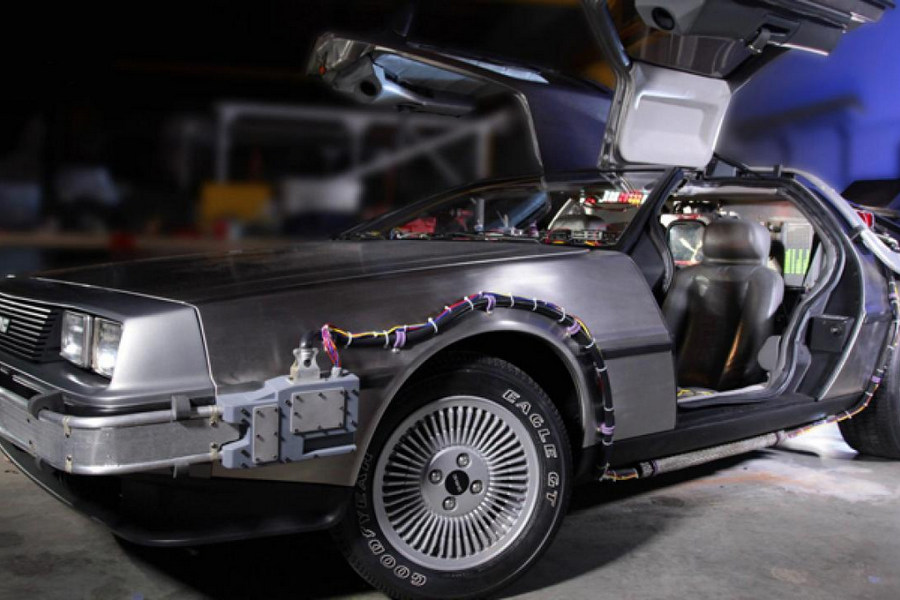 DeLorean Машина времени из «Назад в будущее»