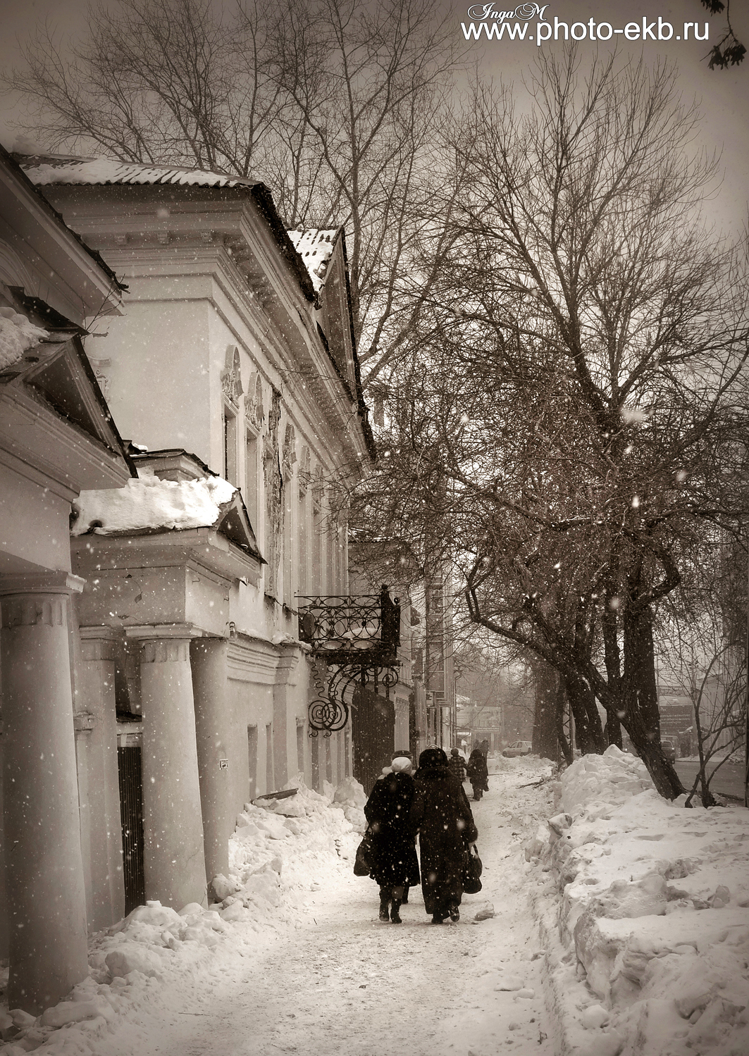 Чёрно-белое фото.
