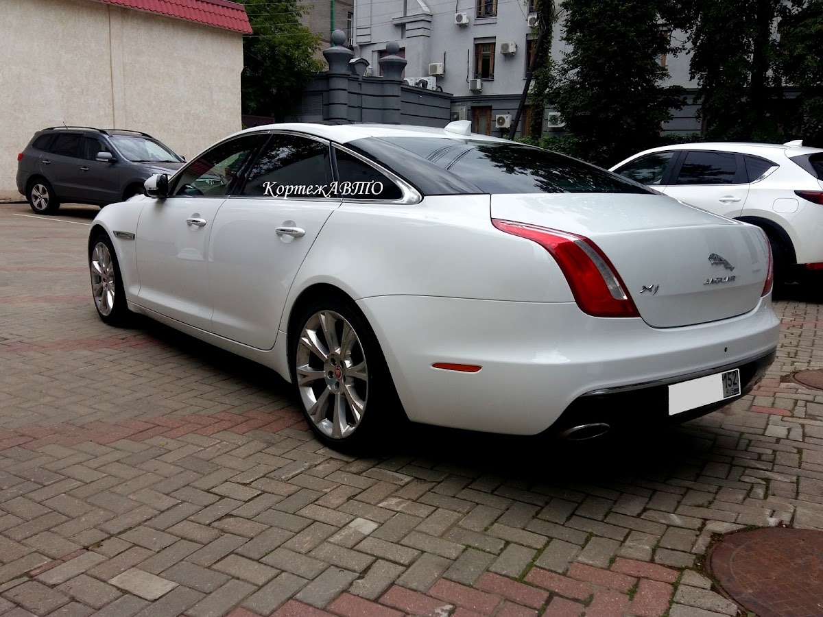 Ягуар XJ — кадр 2 из 8