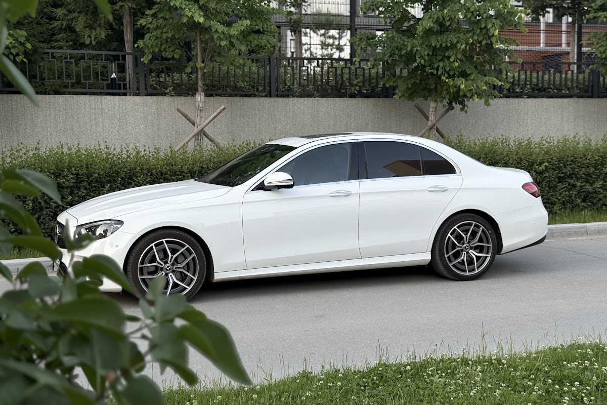 Mercedes Benz E class — кадр 2 из 16