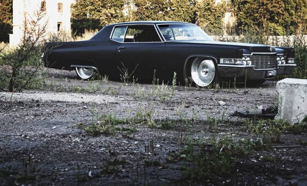 Cadillac deville 1969 — кадр 2 из 4