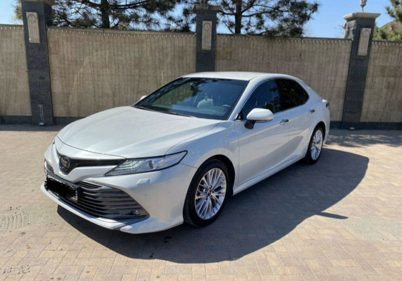 Toyota Camry V70