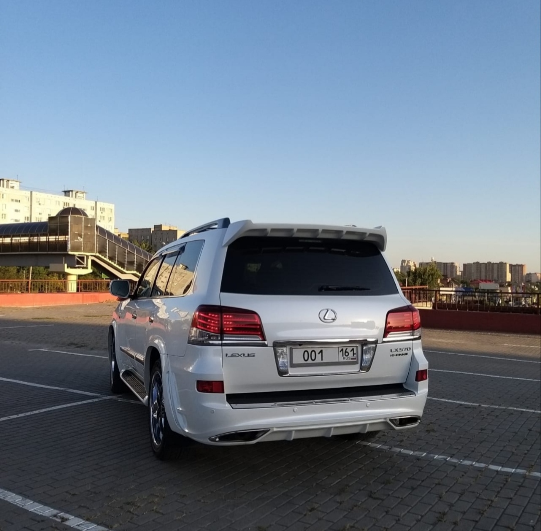 Лексус LX570 — кадр 3 из 4