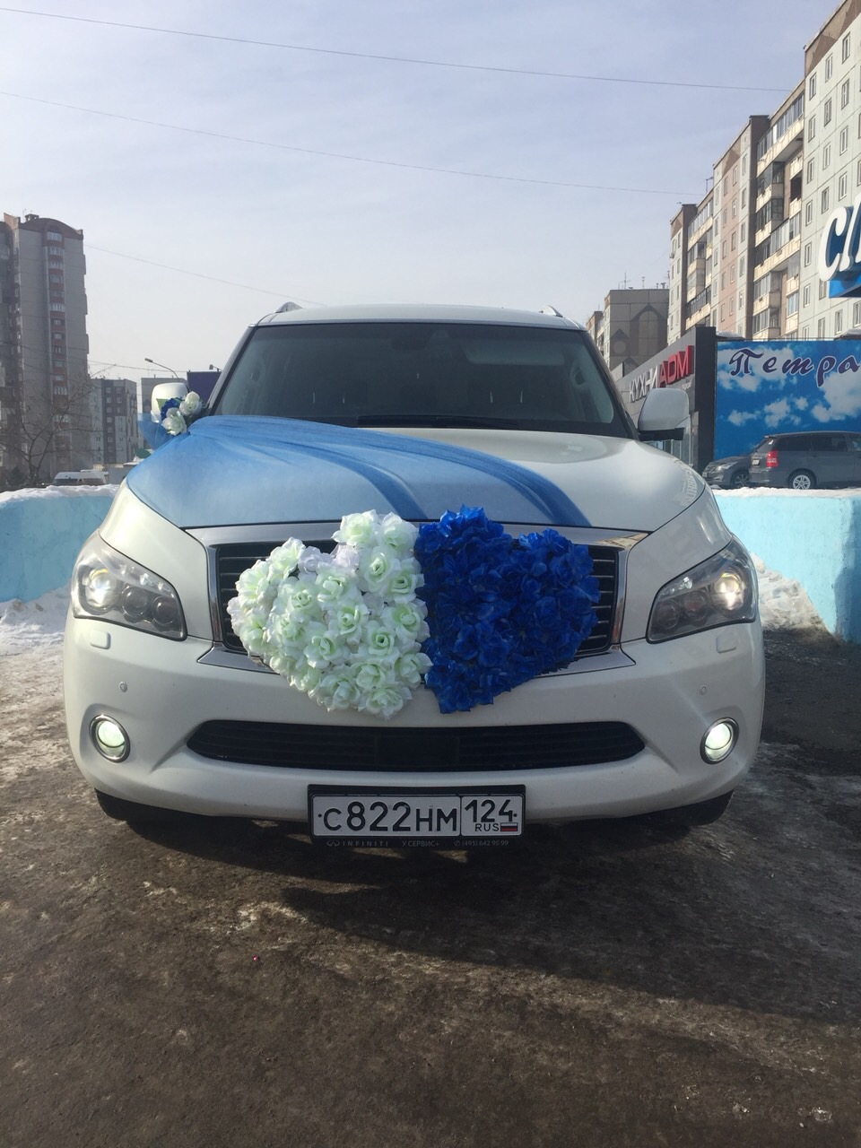 Infiniti QX56 — кадр 2 из 5