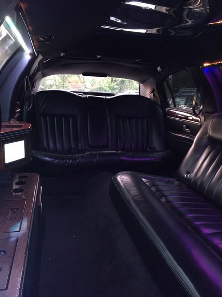 Lincoln Town Car — кадр 2 из 2