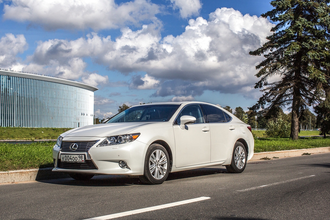 Lexus ES 250 — кадр 2 из 3