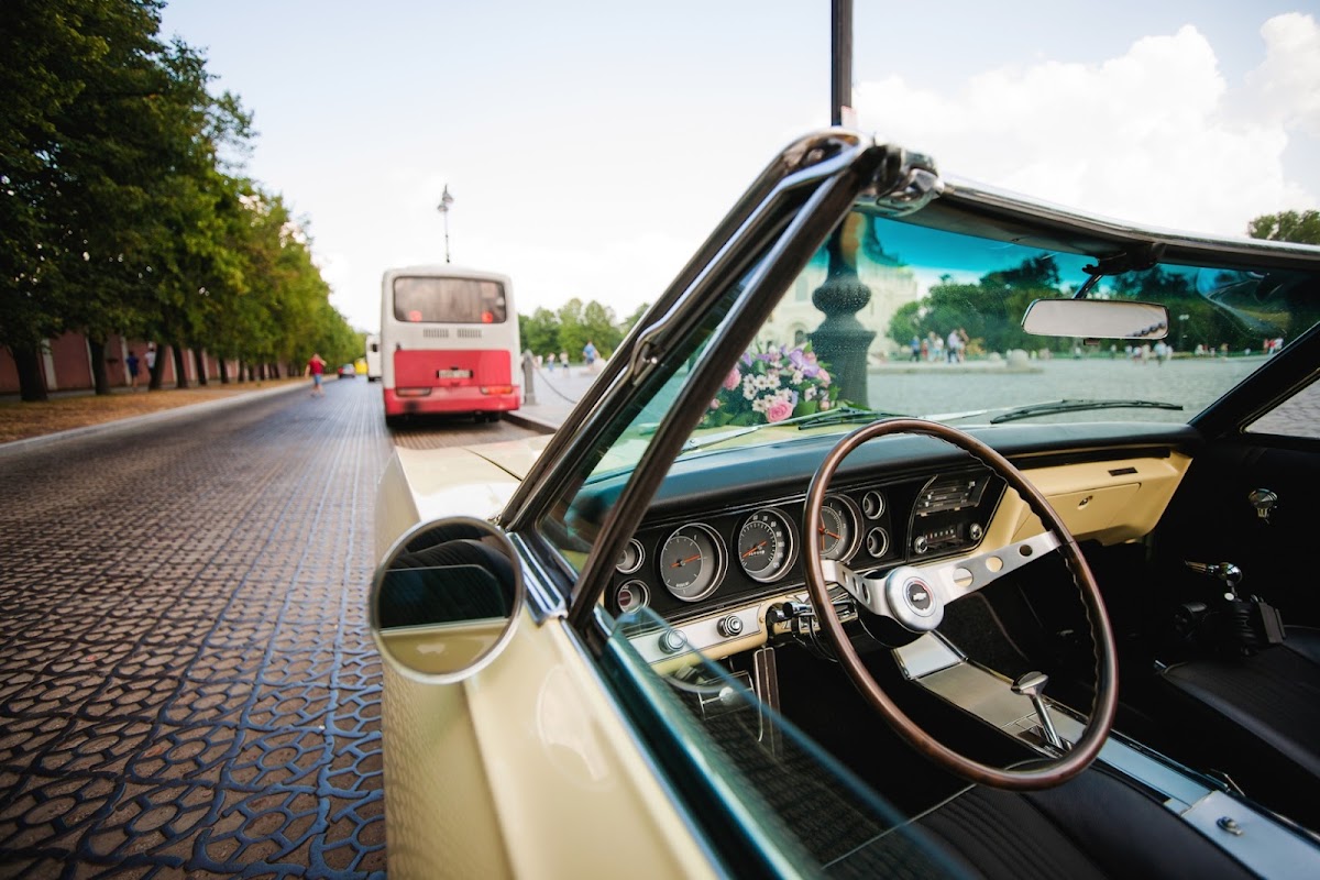 Chevrolet Impala бежевая