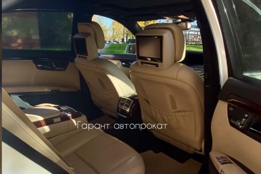 Mercedes Benz S-class 221