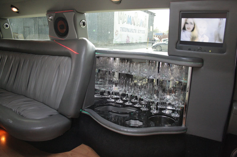 Hummer H2 limuzine